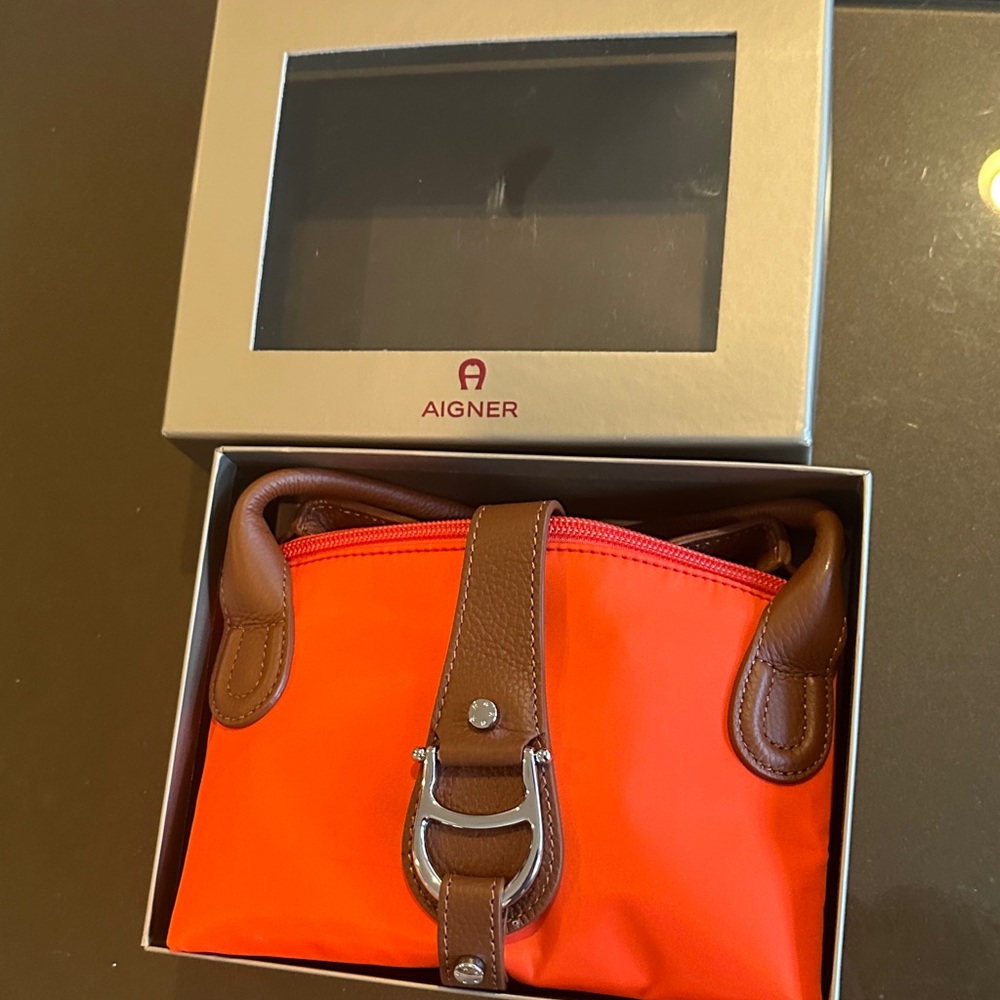 Etienne Aigner Heliconia tote bag new in box - Picture 7 of 8